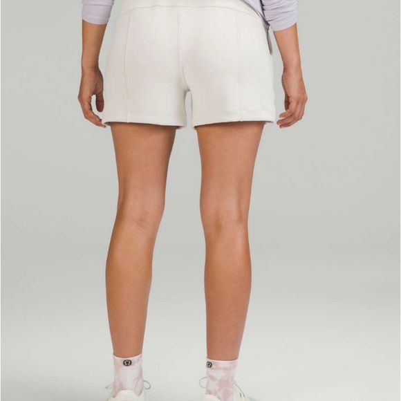 NWOT Lululemon Softstreme High-Rise Short 4" - Picture 3 of 10